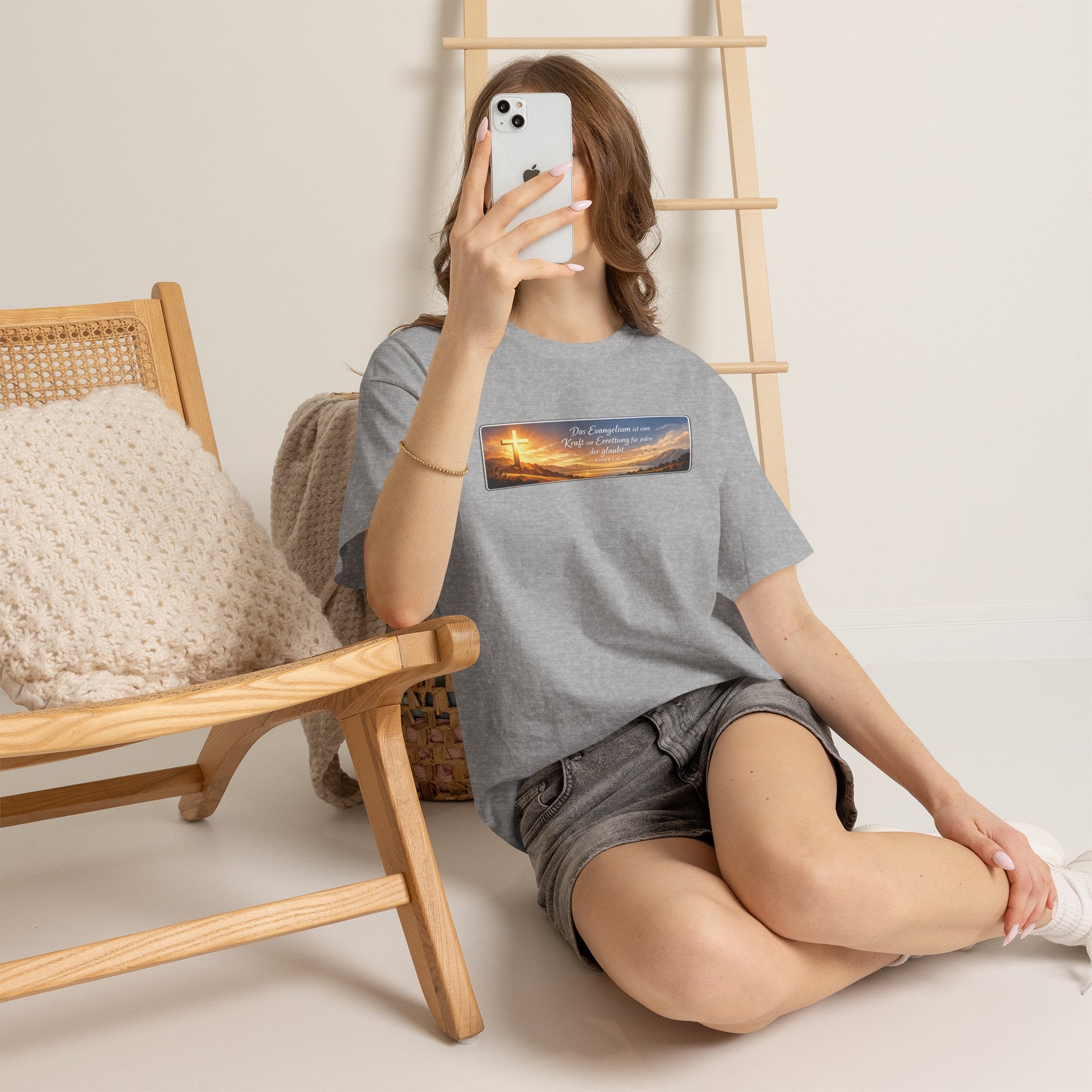 Römer 1:16 ,,Das Evangelium ist eine kraft zur Errettung für jeden der Glaubt,, Design T-Shirt