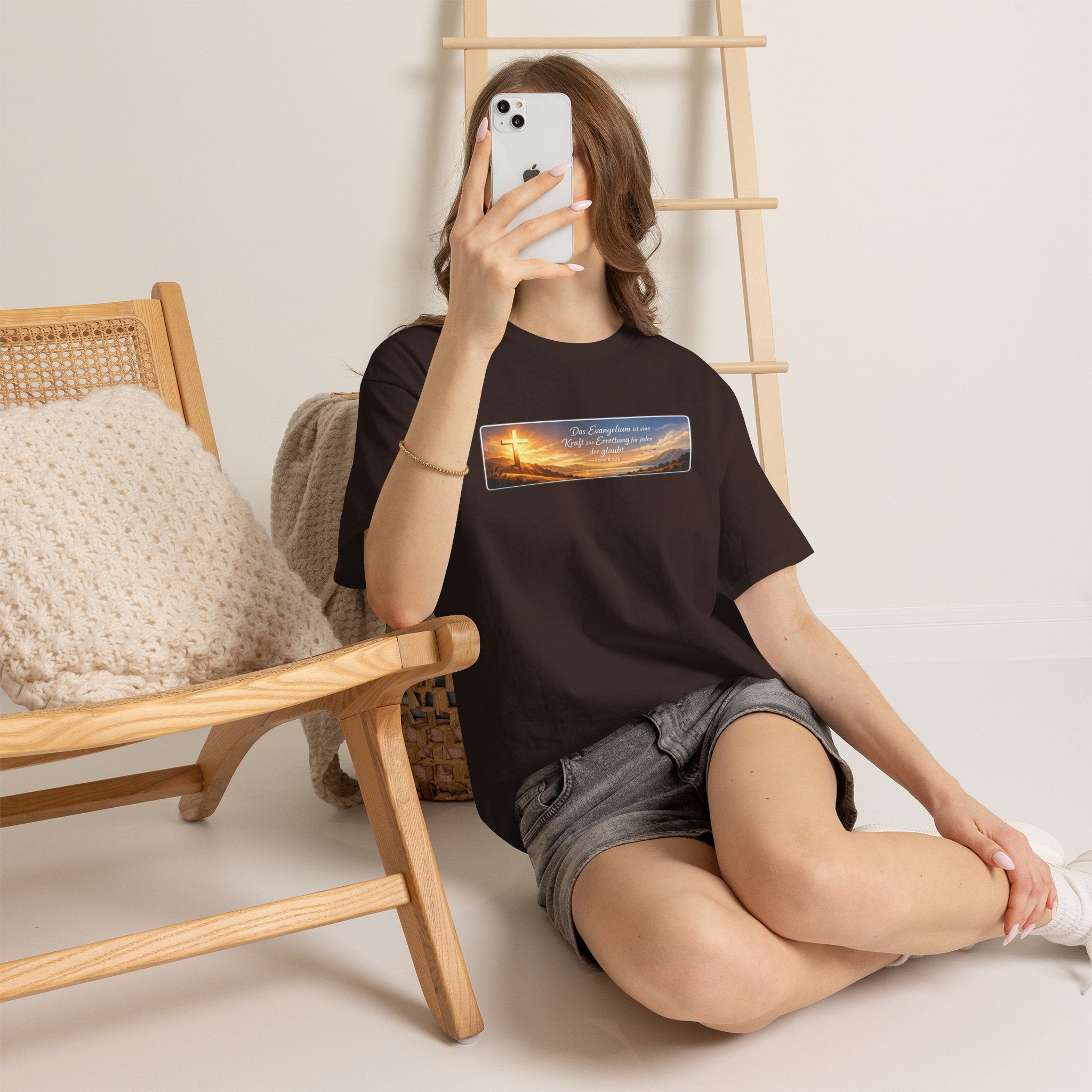 Römer 1:16 ,,Das Evangelium ist eine kraft zur Errettung für jeden der Glaubt,, Design T-Shirt
