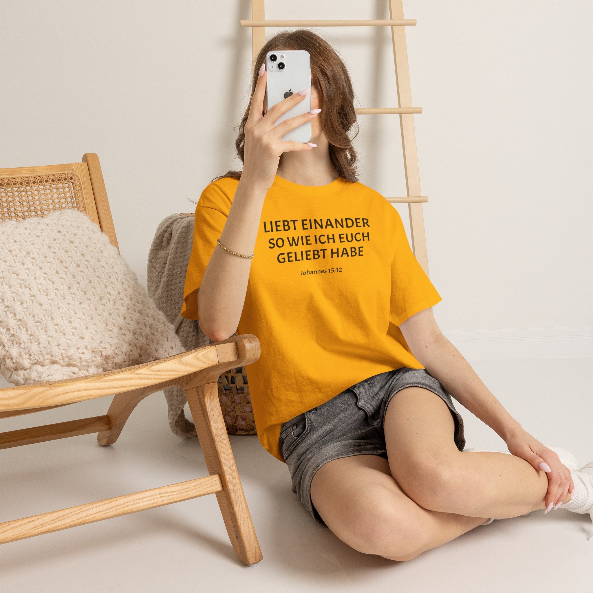 ,,Liebt einander so wie ich euch geliebt habe,, Johannes: 15,12 T-Shirt