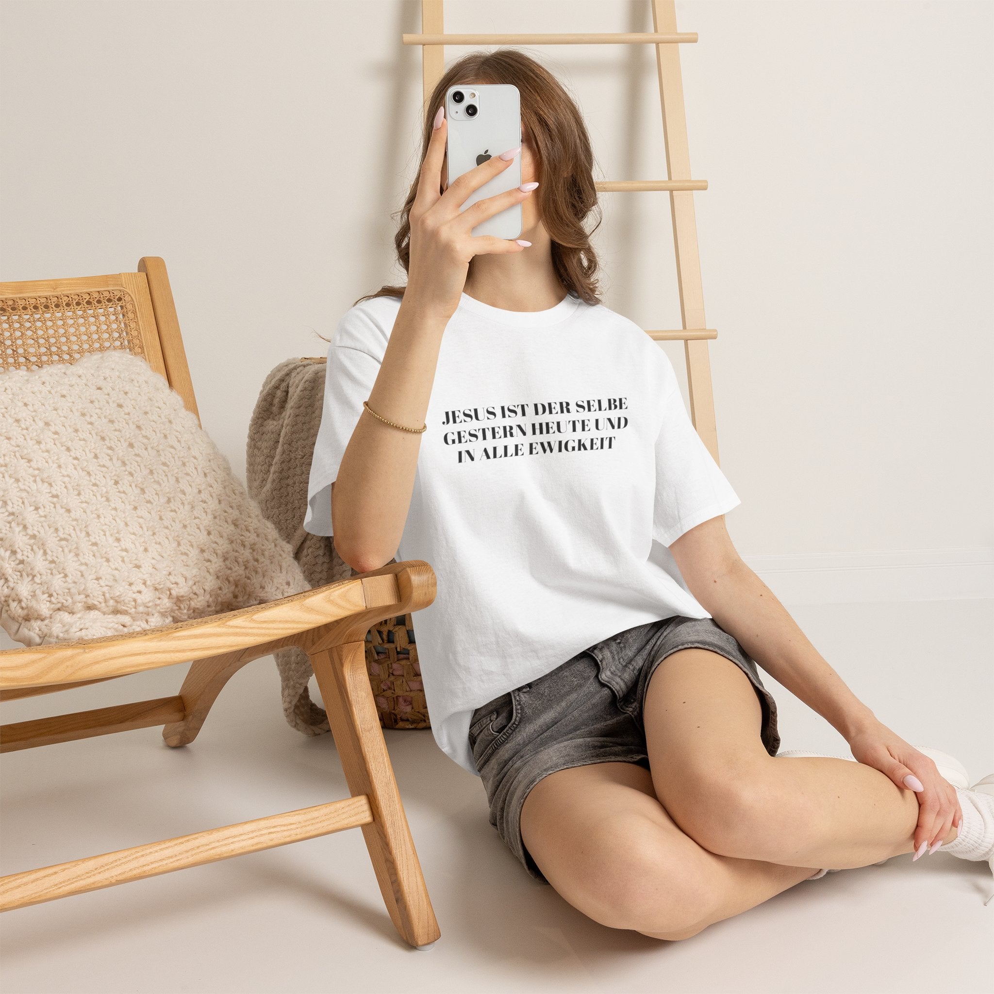Jesus ist der selbe gestern heute und in alle Ewigkeit T-Shirt