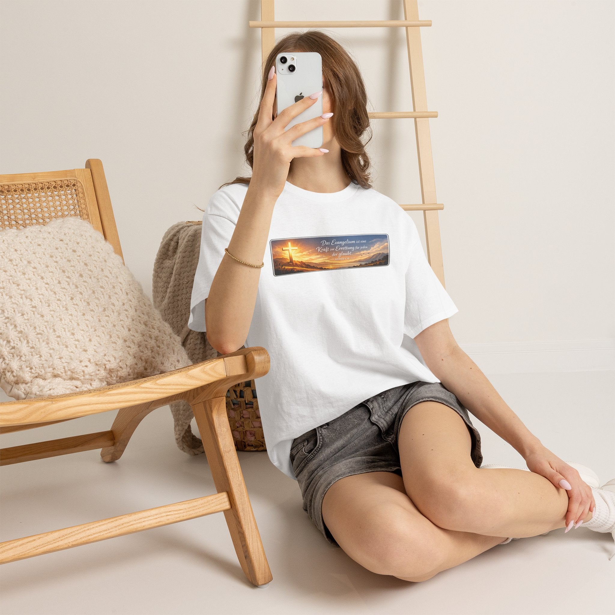 Römer 1:16 ,,Das Evangelium ist eine kraft zur Errettung für jeden der Glaubt,, Design T-Shirt