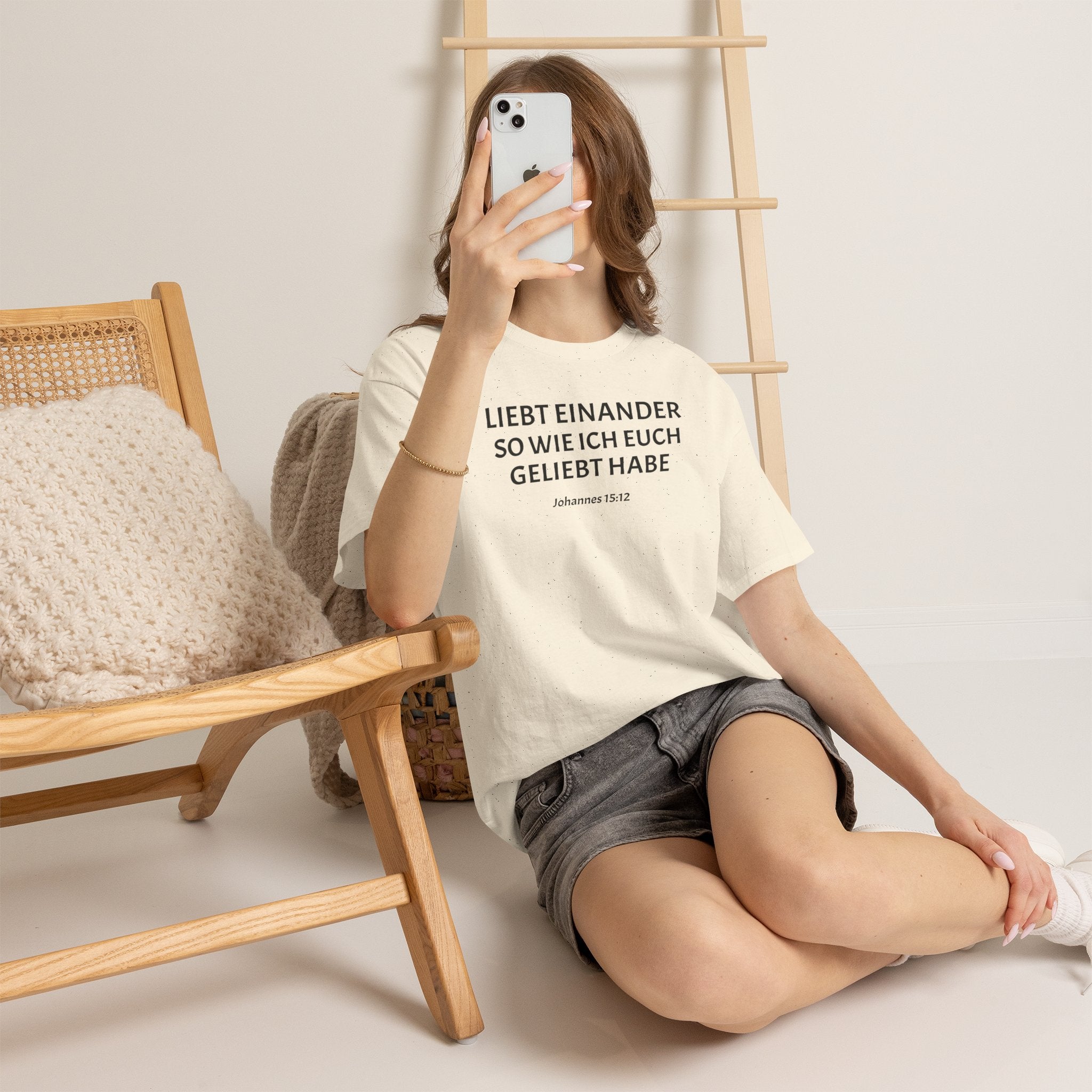 ,,Liebt einander so wie ich euch geliebt habe,, Johannes: 15,12 T-Shirt