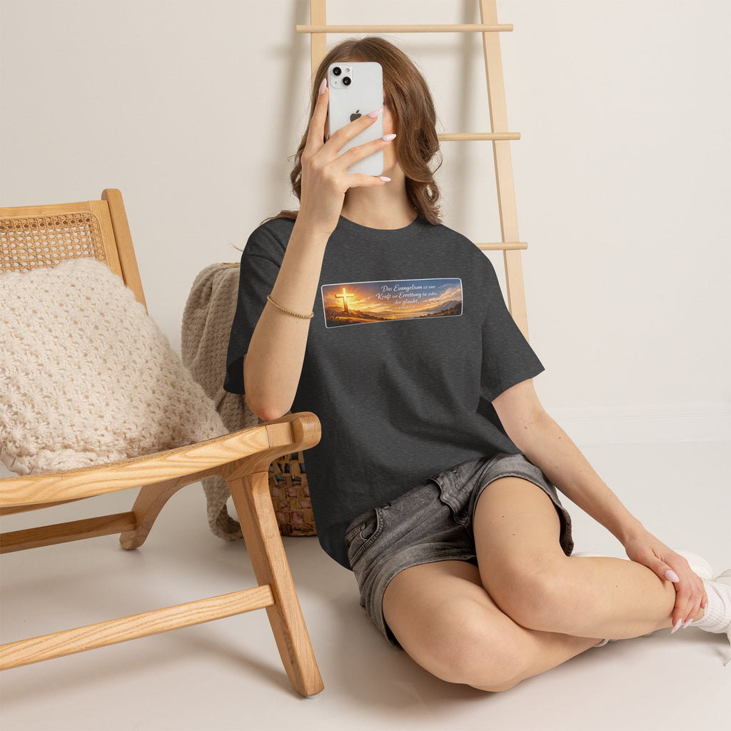 Römer 1:16 ,,Das Evangelium ist eine kraft zur Errettung für jeden der Glaubt,, Design T-Shirt