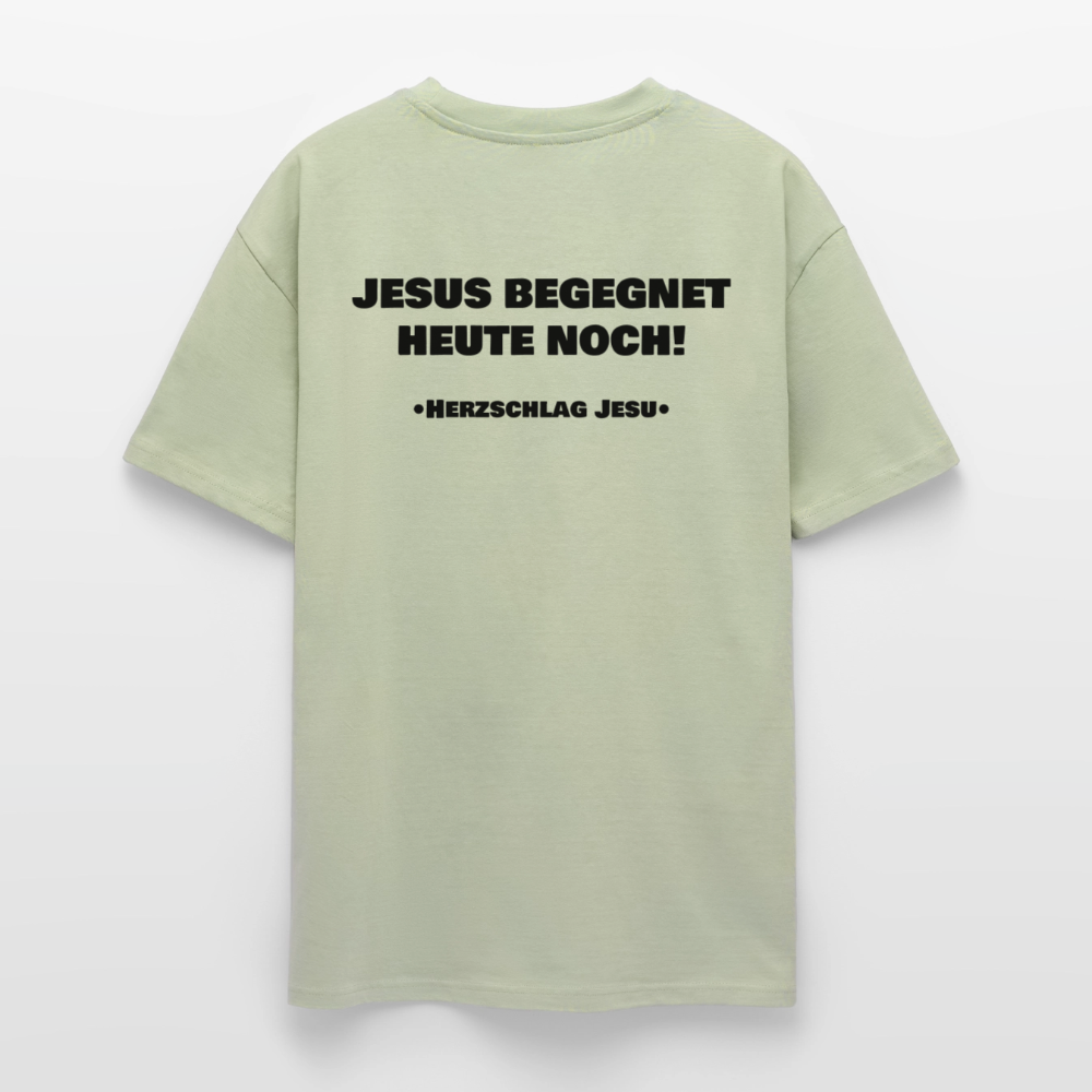 Oversized Heavyweight T-Shirt - Jesus begegnet heute noch! - Leichtes Salbeigrün 