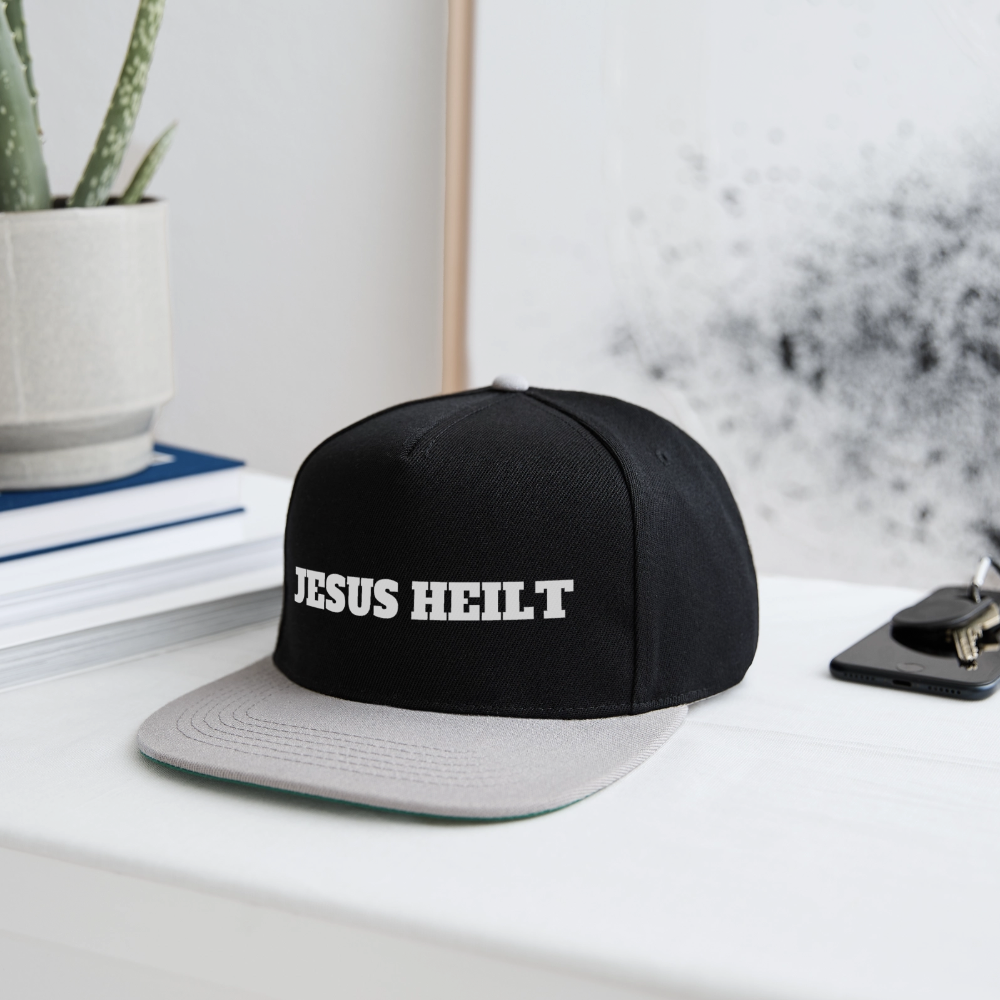 Snapback Cap - Jesus Heilt - Schwarz/Grau