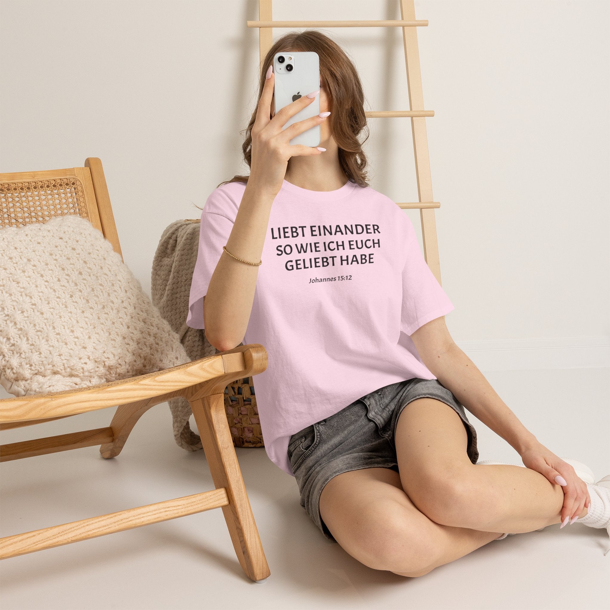 ,,Liebt einander so wie ich euch geliebt habe,, Johannes: 15,12 T-Shirt