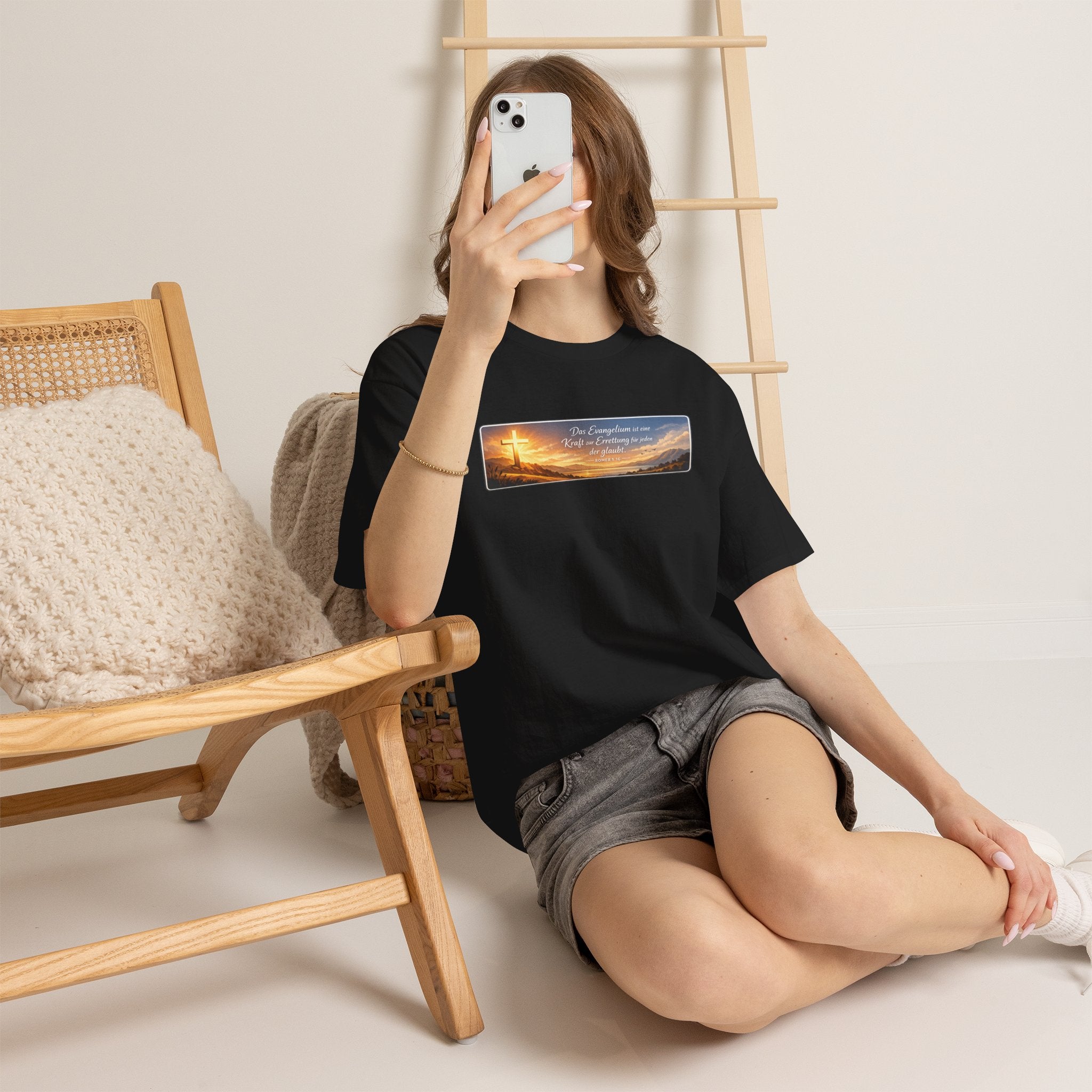 Römer 1:16 ,,Das Evangelium ist eine kraft zur Errettung für jeden der Glaubt,, Design T-Shirt