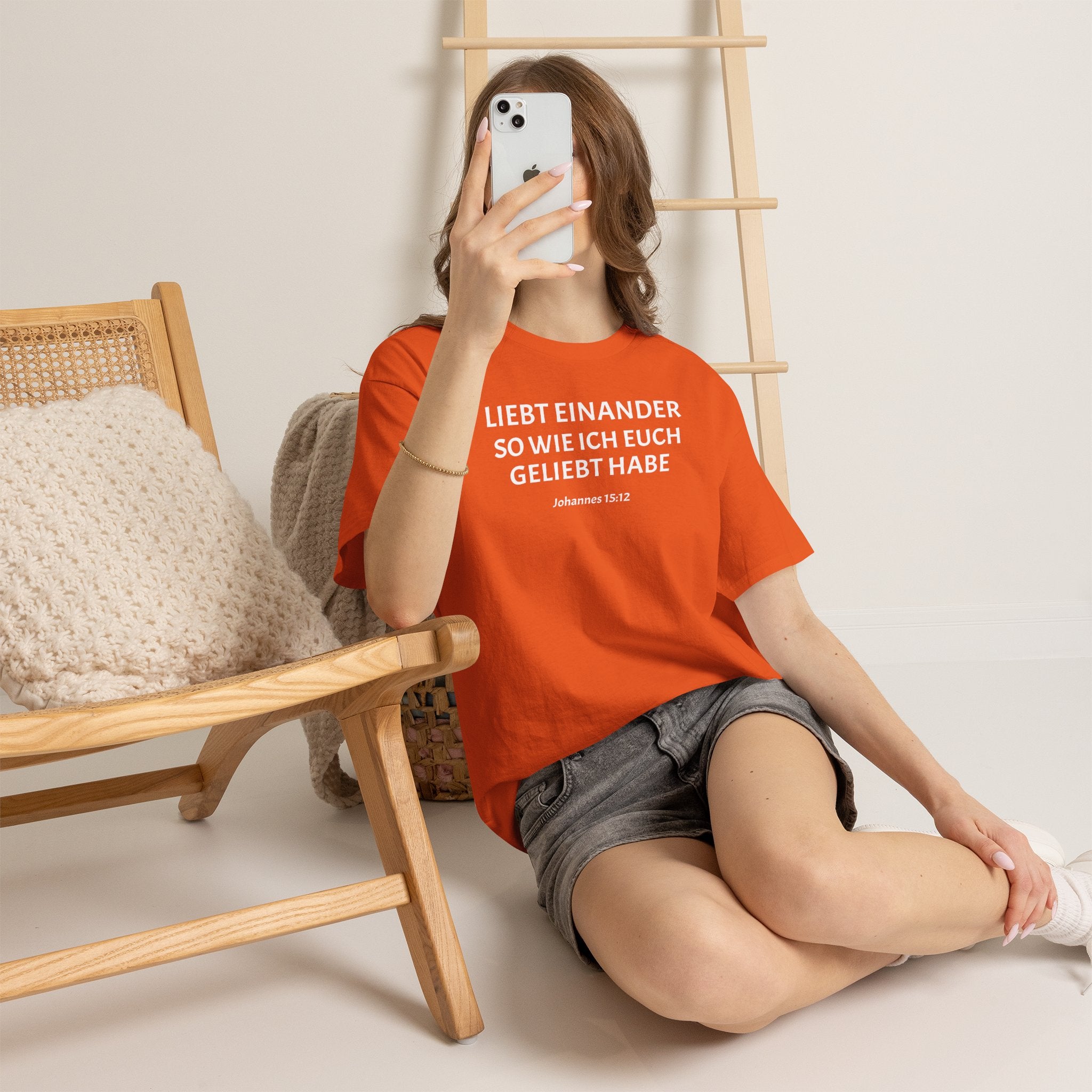 ,,Liebt einander so wie ich euch geliebt habe,, Johannes: 15,12 T-Shirt