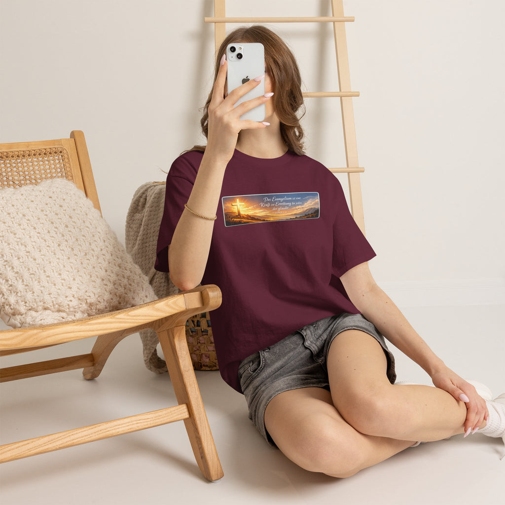 Römer 1:16 ,,Das Evangelium ist eine kraft zur Errettung für jeden der Glaubt,, Design T-Shirt